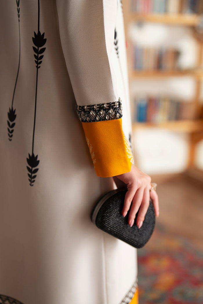 CONTRAST COUTURE