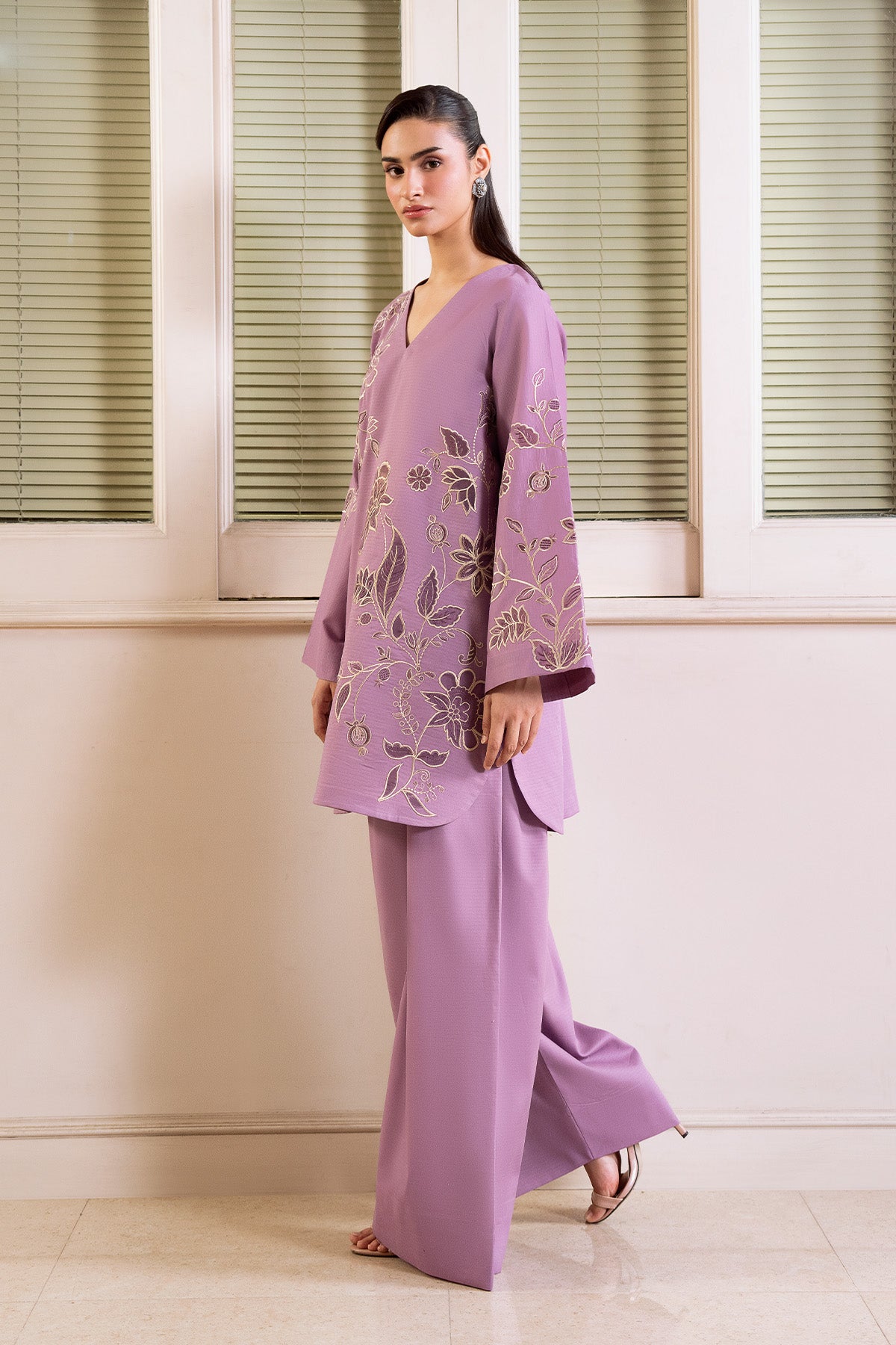 Mauve Elegance