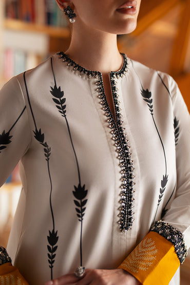 CONTRAST COUTURE